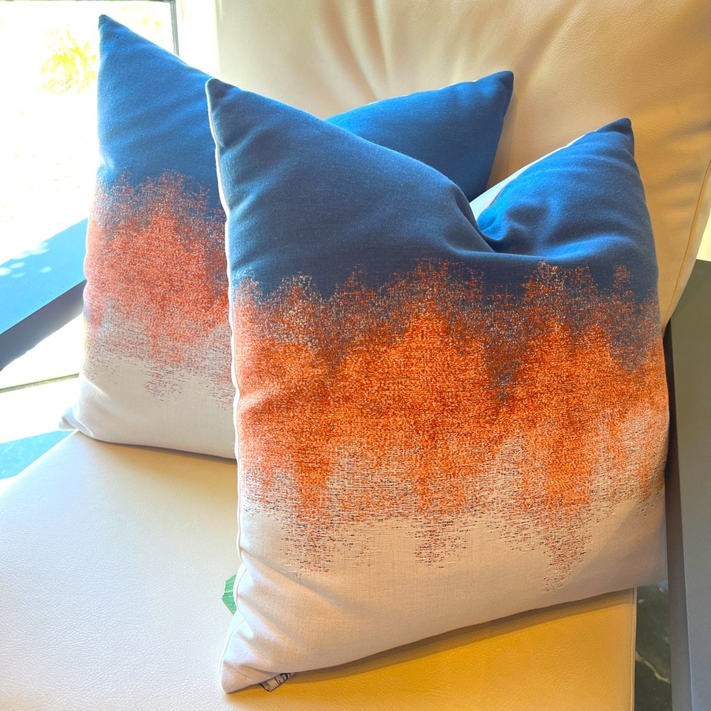 High end indoor & outdoor pillow . Made with high-performance fabric.